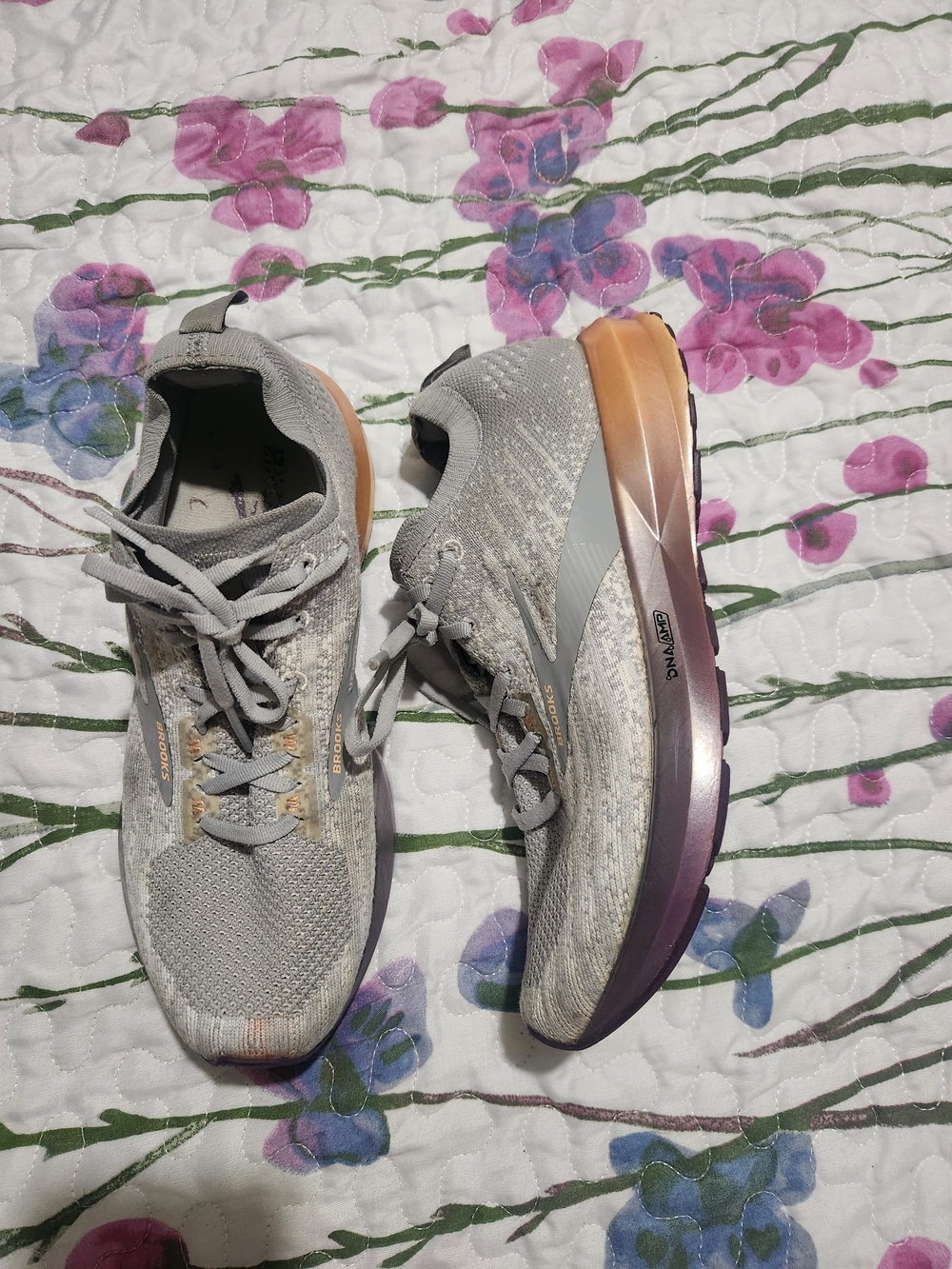 Brooks Levitate 3 Gray Knit Running Shoes with Peach-to-Purple Gradient Sole